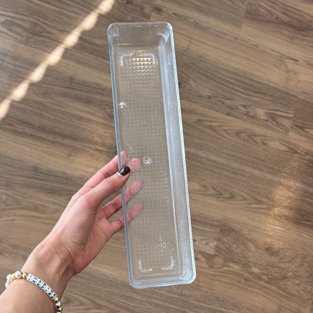Plastic tray